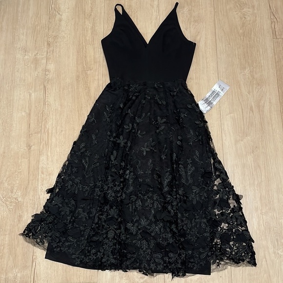 DRESS THE POPULATION Darleen V-Neck Embroidered Mesh Cocktail Dress, XS.  0187 - Picture 5 of 11